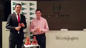El Corte Inglés de Pamplona se suma a la campaña 'Danos la lata' donando 300 kilos de comida enlatada