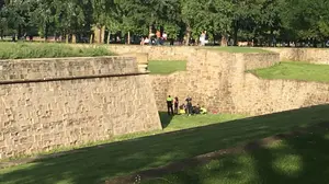 Investigan las causas de la caída de 20 metros de una chica joven desde los fosos de la Ciudadela