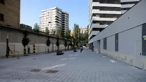 Visita a la urbanización de la nueva calle peatonal de Iturrama, donde se inaugurará un nuevo Mercadona
