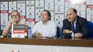 Sigue el "baile" de directivos en la Junta de Sabalza, mientras el equipo continúa sin entrenador y sin fichajes