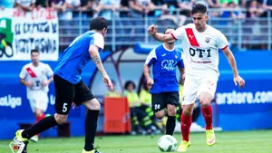 Batacazo en Ipurúa: el Cirbonero cae con estrépito en el partido de ida de las semifinales por el ascenso