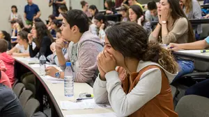 Los nervios de hacer un examen en 'la uni': las imágenes cuentan cómo han vivido los estudiantes la Selectividad en Navarra