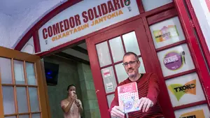 'De Igual a Igual', el libro de Patxi Irurzun sobre 8 historias del comedor social París 365