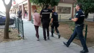 Detenido por agredir con un cuchillo y un c&uacute;ter a un hombre que le recrimin&oacute; por orinar en un parque ante menores