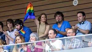 Navarra 'saca' el arcoiris contra la discriminación y se coloca en cabeza de la defensa de los derechos LGTBI+