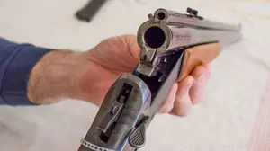 Llama 'feo' a un hombre en un bar de Oteiza y acaba yendo a su casa a por una escopeta de caza para seguir la pelea