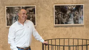 El fotógrafo pamplonés Miguel Bergasa recorre tres décadas de San Fermín en una exposición en Pamplona
