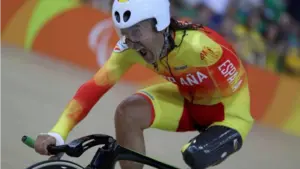 El ciclista paralímpico Juanjo Méndez sufre dos fracturas por un atropello mientras se entrenaba