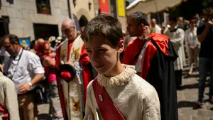 Pamplona 'comulga' con el Corpus Christi: miles de personas salen a la calle para participar en la tradicional procesión