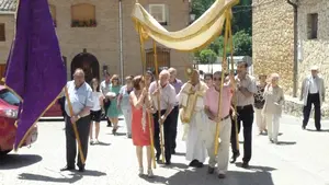 Los vecinos de Murieta han celebrado este domingo la procesión del Corpus Christi bajo un sol abrasador