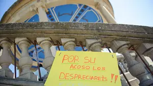 "Por su acoso los despreciaréis": una jornada festiva planta cara al bullying en la plaza del Castillo de Pamplona