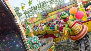 Pamplona sigue con su transformación para San Fermín: arranca el montaje del recinto de las barracas en el parque del Runa