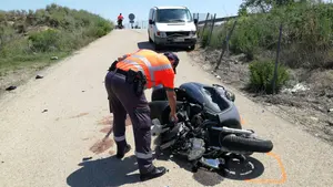 Dos jóvenes veinteañeros heridos, uno de ellos grave, en el choque entre una moto y una furgoneta en Fontellas