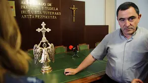 La restauración del Ángel de Aralar saca a la luz una cápsula del tiempo del siglo XIX con toda su historia