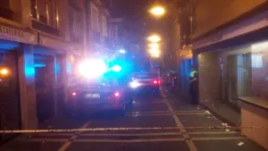 Sobresalto en la calle San Nicolás de Pamplona en pleno sábado noche por el incendio de la cocina de un restaurante
