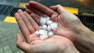 Una gran tromba de granizo 'golpea' la Comarca de Pamplona: así han sonado los pedruscos en varios barrios