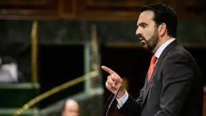 El diputado navarro Iñigo Alli (UPN) en el Congreso: "Díganle a Puigdemont que dimita si le queda algo de dignidad política"