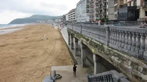 Mandan a la cárcel a un joven de 18 años por agredir sexualmente a una menor de edad en Zarauz