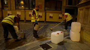Pamplona ya no resbala: as&iacute; se ha aplicado el antideslizante desde el Ayuntamiento hasta Mercaderes
