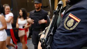 Medidas de seguridad en Pamplona: las distintas polic&iacute;as se coordinan en el arranque de los Sanfermines