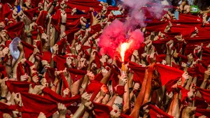 Primera camiseta de San Fermín 2018: un curioso diseño pondrá de moda las manchas en Pamplona