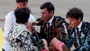 En vídeo, la gravísima cornada del subalterno Pablo Saugar 'Pirri' al entrar a banderillar en la plaza de toros de Pamplona