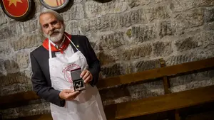 El 'Gallico de Napardi' m&aacute;s internacional: as&iacute; ha sido la entrega del popular galard&oacute;n al escultor Carlos Ciriza