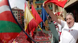 Desvelan las "tretas" de Asirón para eludir la ley y ondear la ikurriña en el Chupinazo de San Fermín