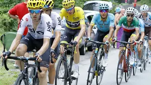 El Tour de Francia se anima en una de las etapas más duras: Roglic gana en los Alpes y Froome conserva el liderato