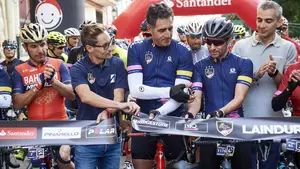 Induráin sigue siendo el líder: más de 1.500 corredores en la salida de la marcha cicloturista en Villava