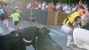 La velocidad 'corre' por las calles de Tudela en un primer encierro limpio y con varias ca&iacute;das durante el recorrido