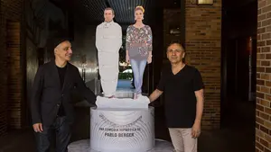 José Mota y Pablo Berger aterrizan en Pamplona para presentar 'Abracadabra', rodada en distintos puntos de la ciudad