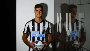 El exrojillo Mikel Merino, recién llegado al Newcastle: "Estoy muy feliz, deseando conocer a mis compañeros y empezar a jugar"