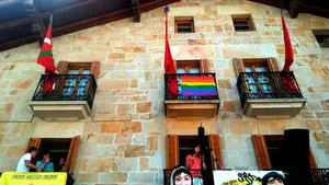 Nuevo varapalo a Bildu: el Tribunal Administrativo anula la colocación de la ikurriña en Olazagutía