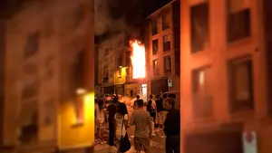 Un muerto y varios heridos por una gran explosión en un piso en el final de las fiestas de Puente la Reina