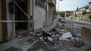 El fallecido tras la brutal explosión en el interior de un piso en Puente la Reina es su inquilino, un hombre de avanzada edad