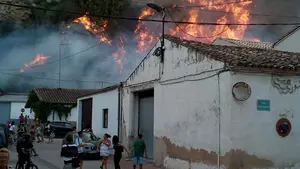 Falces vuelve a respirar: los bomberos dan por extinguido el incendio que tuvo en jaque a los vecinos