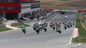 El circuito de Los Arcos rinde un emotivo homenaje a Ángel Nieto en el Campeonato Interautonómico de Velocidad