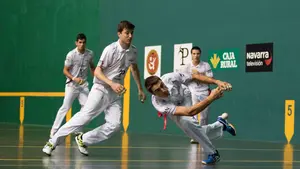 Los juveniles Sein-Odriozola y las promesas Etxeberria-Eskíroz alcanzan los cuartos de final del torneo Muebles Polque