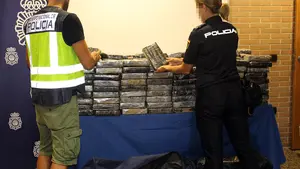 Persecución de película entre la policía y una furgoneta cargada con 500 kilos de cocaína: el conductor casi arrolla a los agentes