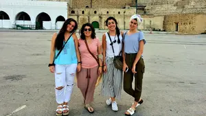 Ocho alumnos de la Universidad de Navarra educan a los niños de Tánger sobre su higiene y salud