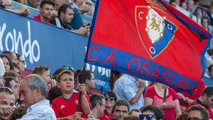 La afici&oacute;n rojilla no abandona a Osasuna en su camino por Segunda: as&iacute; ha animado El Sadar al nuevo equipo