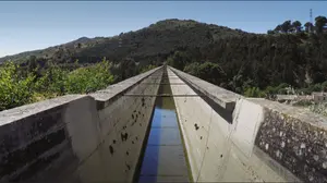 Rescate en el Canal de Alloz: salvan a un hombre que había caído al agua para intentar recuperar a un perro