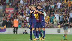 El Barcelona de Valverde supera sin brillantez al Betis en el Camp Nou y olvida sus problemas