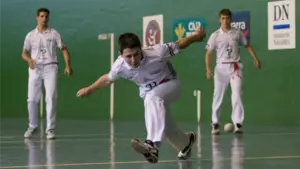 Las parejas Telletxea - Etxeberría y Espinal - Aldabe triunfan en el frontón municipal de Mendavia