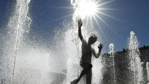 Un enemigo invisible: la lista de consejos para protegerse de la ola de calor que llega a Navarra