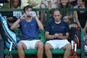 Eduardo Sanz y &Aacute;lvaro Fern&aacute;ndez se proclaman campeones navarros de dobles en el club tenis Pamplona