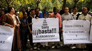 Decenas de musulmanes de Pamplona se plantan contra el terrorismo: "Esos niñatos terroristas contradicen la esencia de la religión"