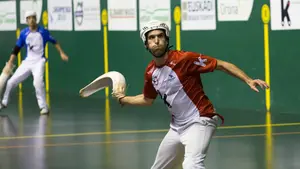 El pamplonés Javier Urriza pasa a la final tras ganarle a Barrenetxea IV en el frontón Galarreta