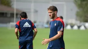 Fausto Tienza cuelga la camiseta rojilla: el jugador extremeño rescinde su contrato con Osasuna